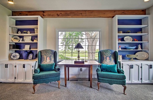 Liberty House | Remodeled Historic Farmhouse ~ 20 Mi to KC!