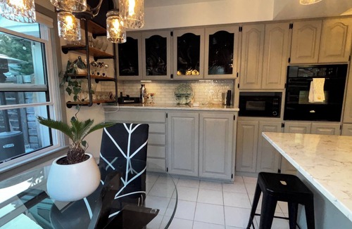 Iowa City House | Remodeled Mid-Century home in Manville Hts walk to campus, Kinnick UIHC & Carver