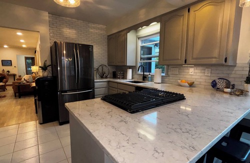 Iowa City House | Remodeled Mid-Century home in Manville Hts walk to campus, Kinnick UIHC & Carver