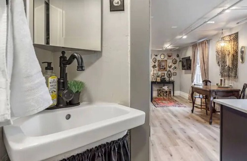 East Central Apartment | Remodeled studio -blocks from U of U - 45 min to Ski hills