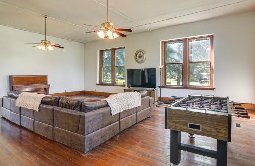 Florence House | Renovated Schoolhouse w/Piano & Private Deck!