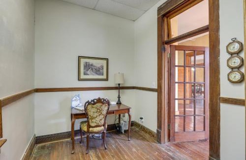 Florence House | Renovated Schoolhouse w/Piano & Private Deck!