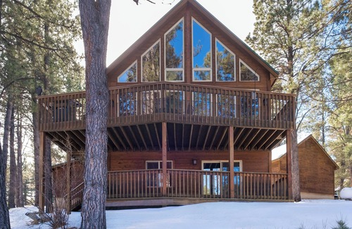 Angel Fire Cabin | Retreat on the green, great outdoor space, close to bike trails - sleeps 8-12