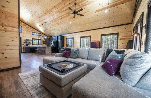 Pickens Cabin | Ride to ATV Trails + Dog Run + Game Room + Bunk Bed Nook + Guests Favorite