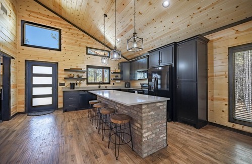 Pickens Cabin | Ride to ATV Trails + Dog Run + Game Room + Bunk Bed Nook + Guests Favorite
