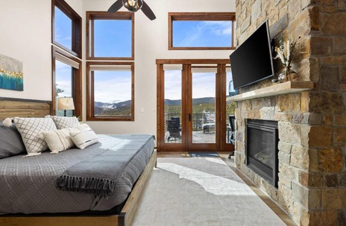 Nederland House | Ridge View Retreat - Panoramic Views and Hot Tub
