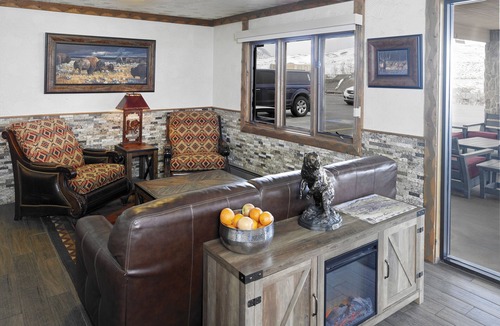 Gardiner Hotel | Ridgeline Hotel at Yellowstone, an Ascend Collection Hotel