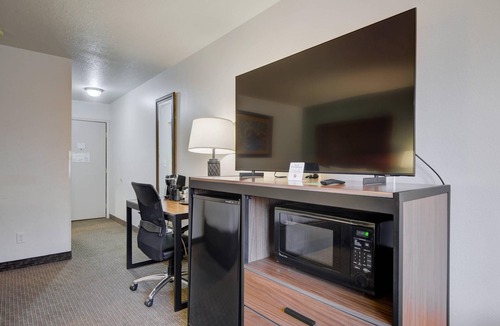 Gardiner Hotel | Ridgeline Hotel at Yellowstone, an Ascend Collection Hotel