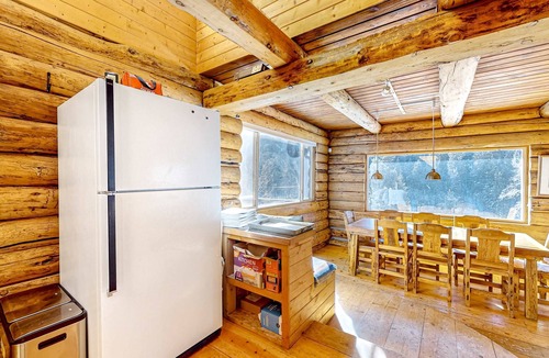 Taos Ski Valley Cabin | Ridgerunner Cabin - Ski Retreat with Hot Tub