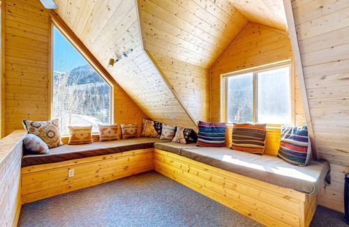 Taos Ski Valley Cabin | Ridgerunner Cabin - Ski Retreat with Hot Tub