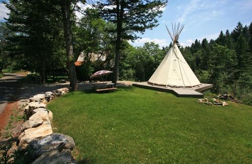 Sundance House | Ridgetop - Cozy Cabin, Hot Tub, Wood burning fireplace