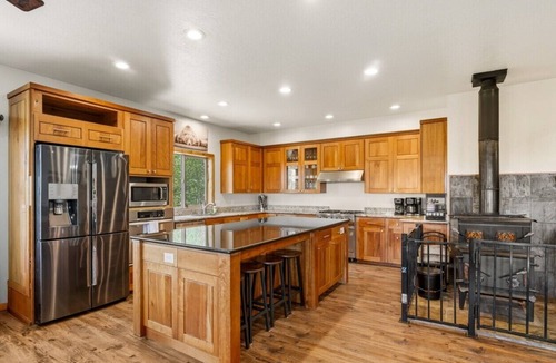 Brian Head Cabin | Ridgeview Retreat - Huge Cabin w/Private Hot Tub