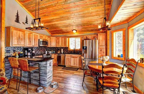 Valley of the Sun Cabin | RidgeviewReverie -with HOT TUB near Fairplay/Breck