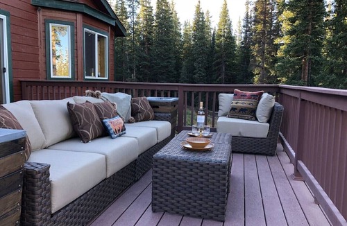 Valley of the Sun Cabin | RidgeviewReverie -with HOT TUB near Fairplay/Breck