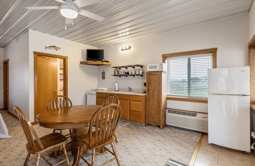 Burt County House | River Cabin | Grill | Boat Slip