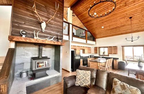 Antonito House | River Front Cabin with Private Fishing!