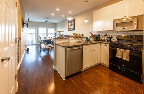 Toledo House | River Front Landing. Amazing Views. Made for You!