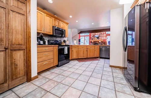 Aspen Brook House | River, Hot Tub, King Beds, Walk Into Nat`l Park