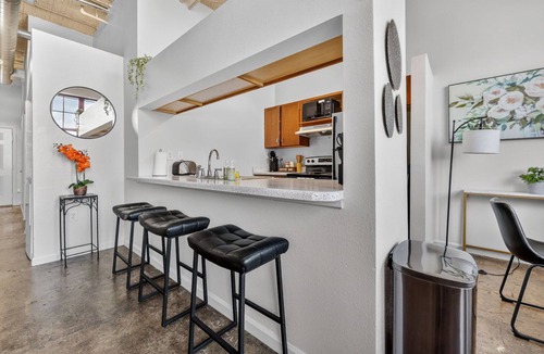 River Market Apartment | River Market Loft Retreat 2BR Stay w/Parking