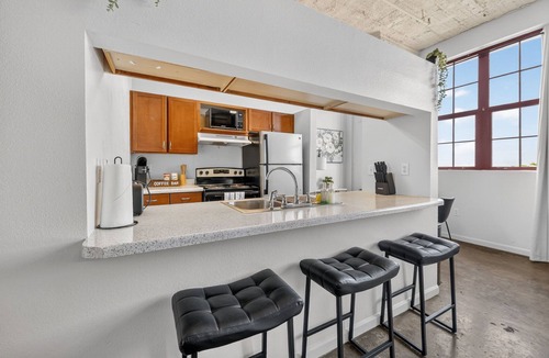 River Market Apartment | River Market Loft Retreat 2BR Stay w/Parking