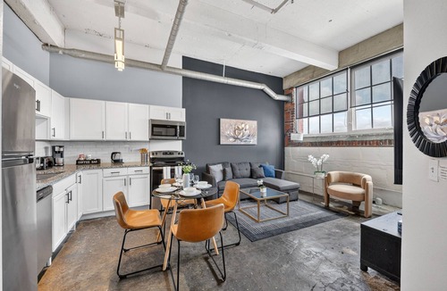 River Market Apartment | River Market Loft Stay - 2BR Stay Near Downtown KC