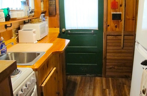 Town of Webb Cabin | Riverfront Cabin for Two, Perfect Getaway! Summer- Weekly only Sat. to Sat.