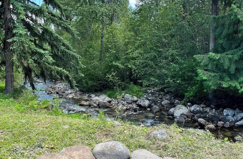 Hamilton House | Riverfront Luxury Cabin With Private Pond And Hot Tub