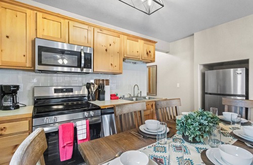 Red River Cabin | Riverfront! "River Retreat Cabin #4" In Town, Pet Friendly, WIFI