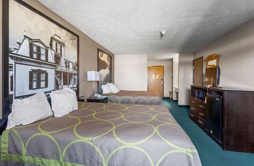 El Paso Hotel | Roadside Comfort Stop, Easy Highway Access | Near Bloomington & Peoria