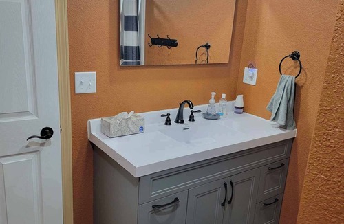 Cowley County House | Rock Fence Lodge *The Hangout included!*