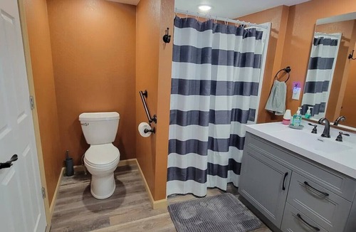 Cowley County House | Rock Fence Lodge *The Hangout included!*