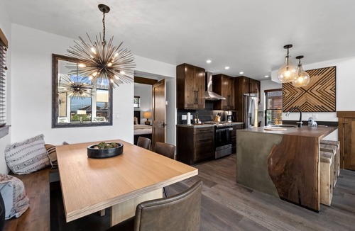 Estes Park Cabin | Rocky Mountain Gem! Fireplace and Private Jacuzzi, Two Large patios,