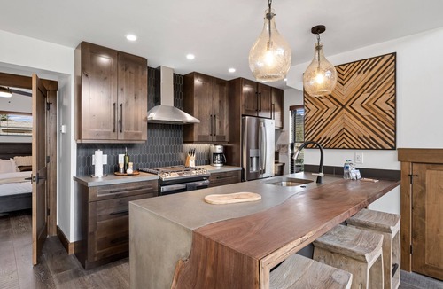 Estes Park Cabin | Rocky Mountain Gem! Fireplace and Private Jacuzzi, Two Large patios,
