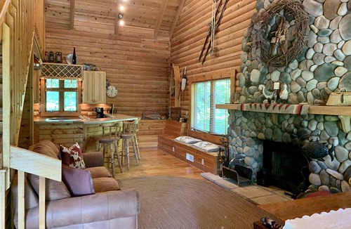 Hanover Cabin | Rocky Waters Estate, Hanover IL - Fisherman’s Cabin