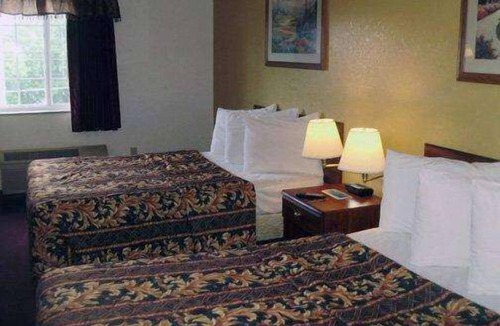 Salina Hotel | Rodeway Inn Salina North