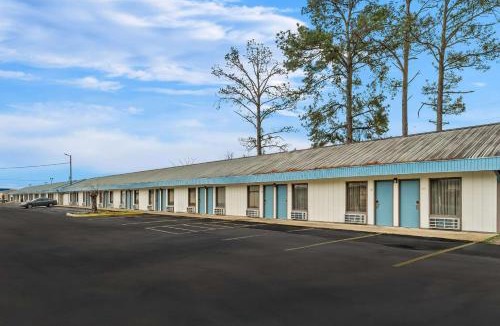 Brookhaven Hotel | Rodeway Inn & Suites Brookhaven