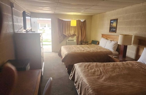 Quinter Hotel | Room with 2 Queen Beds Perfect for Family Road Trips - Explore Chalk Pyramids!