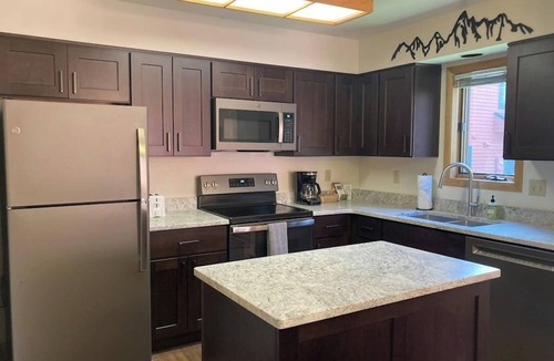 Jackson House | Roomy 2-story home with furnished deck, grill, fireplace, & great location