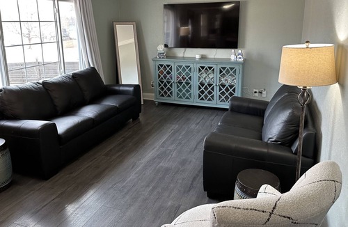 Waldron House | Roomy 3 BR - Sleep 6 - Dog Friendly - Near Legends - Game Room - Quiet Area