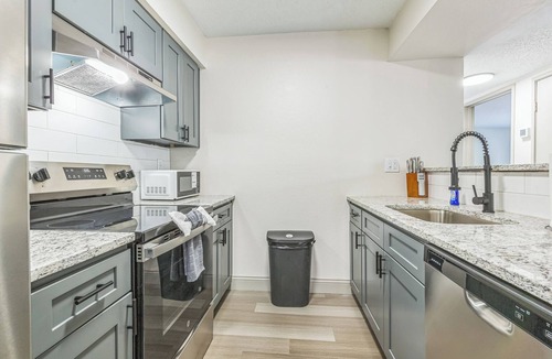 Lenexa Apartment | Rosehill Pointe 122 I Comfy 2 Bed 1 Bath