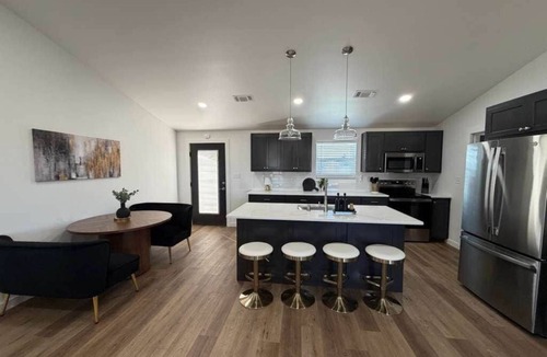 Thackerville House | Royal Flush Villa - King Bed near WinStar