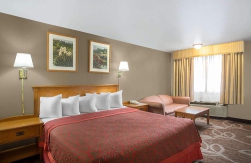 Carterville Hotel | Royal Inn Provo