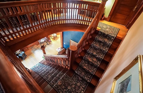 Midtown Bed & Breakfast | Royal Retreat