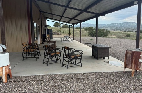 Winston Cabin | Rustic 4 bedroom 3 bath cabin in Winston new build modern amenities