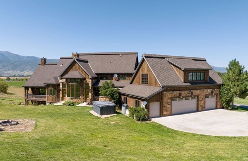 Daniel House | Rustic 8B Estate on 40 acres – 9,900sqft Estate on Private Ranch with 2 Hot Tubs
