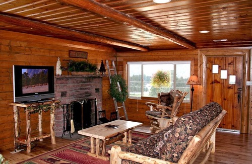Estes Park Cabin | Rustic Cabin with Jacuzzi and Mountain Views in Colorado