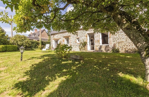 Sourdeval Cottage | Rustic house with garden - 4 guests