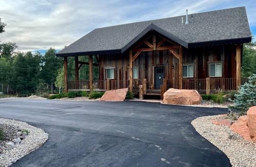 Timber Lakes Cabin | Rustic meets Modern Spacious Cabin in charming Heber City with AC, WiFi
