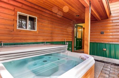 McCall House | Rustic-Modern Cabin with Hot Tub Access