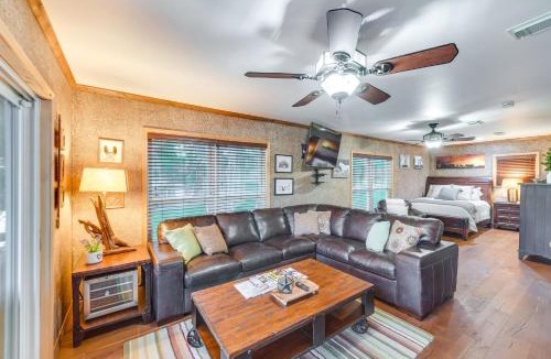 Waco Apartment | Rustic River Cabin w/Dock + Covered Deck!